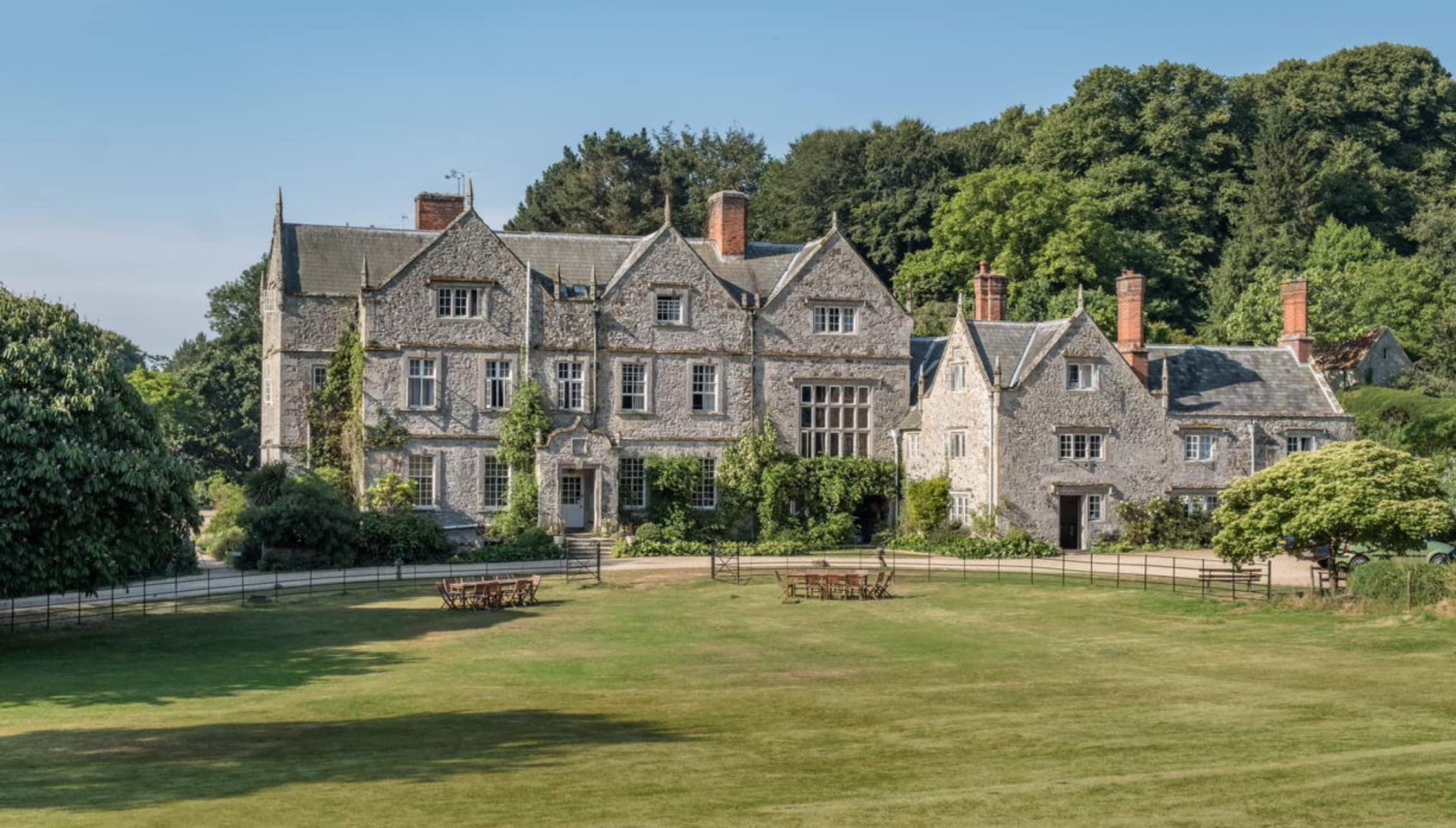 Northcourt House, Hampshire – Stone country house with ivy-covered facade, manicured lawns and wooden farm gates.