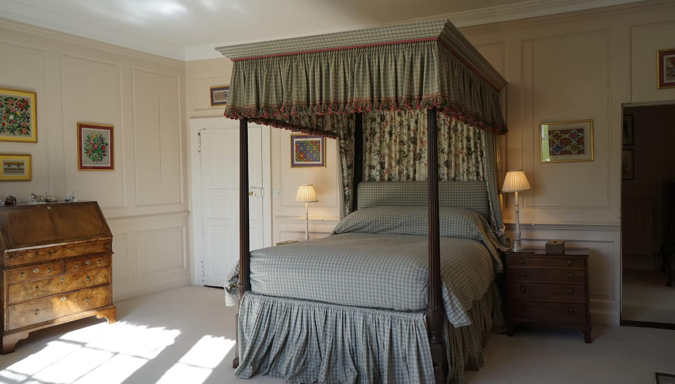 Boxted Hall, Suffolk – Four-poster bed with green checked fabric canopy and matching bedding in cream bedroom.