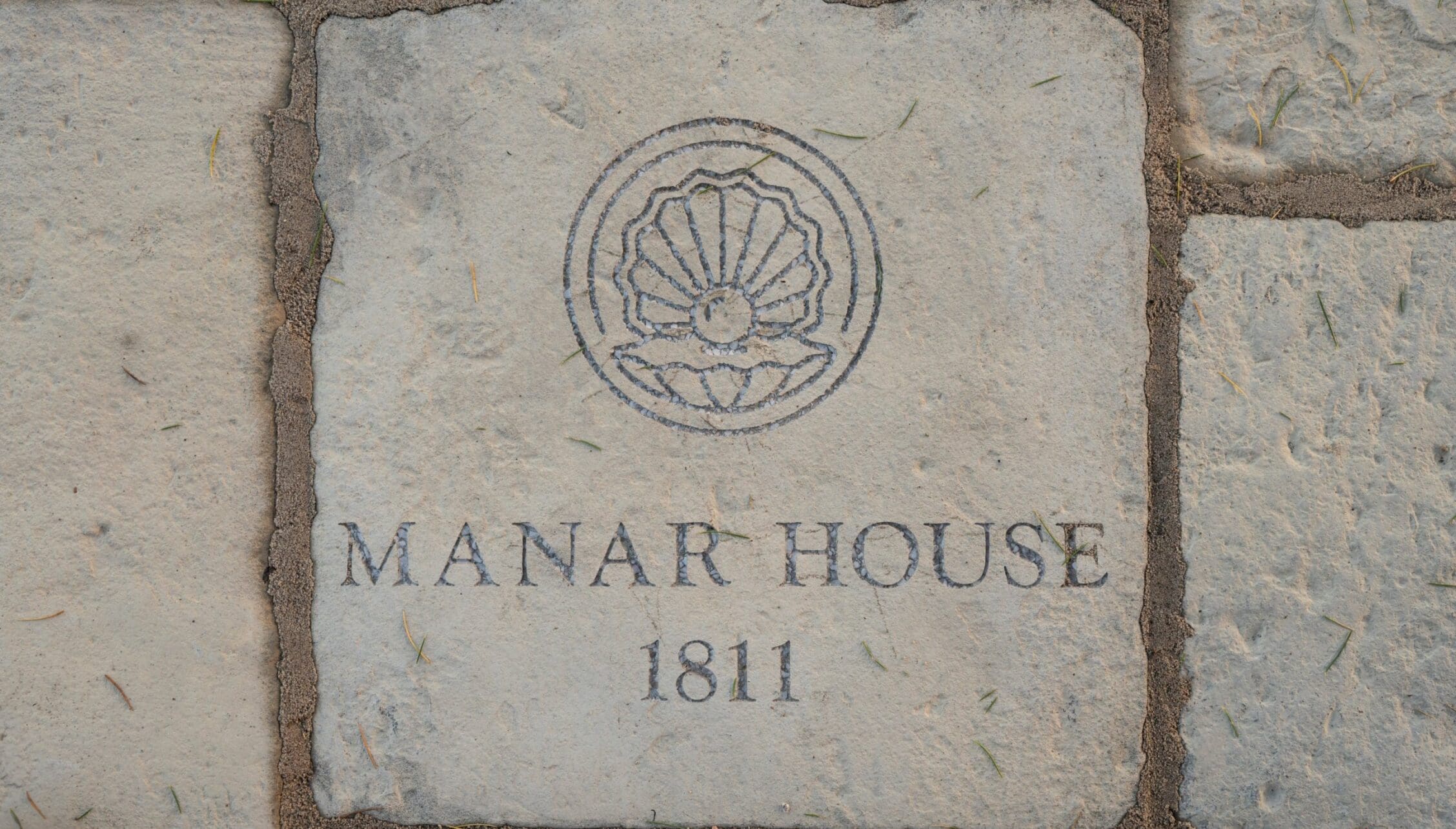 Manar House, Aberdeenshire – Stone plaque with shell motif and "Manar House 1811" engraved text.