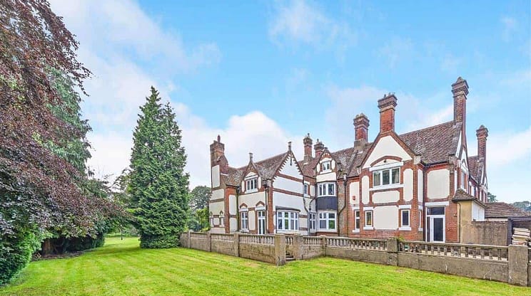 KINGSWOOD MANOR 16 FROM 17 5